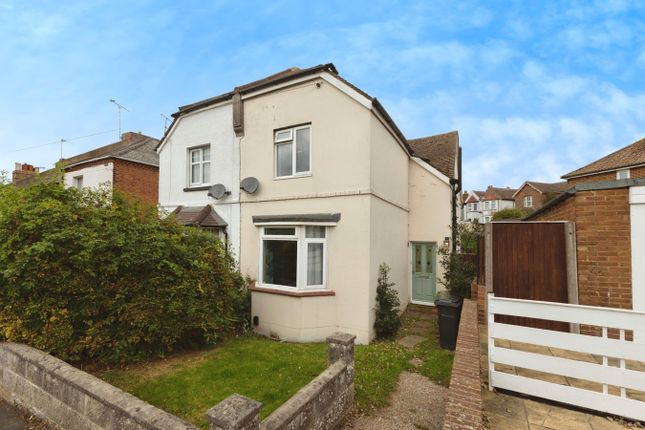 2 bed property, in Springfield Road, £240,000