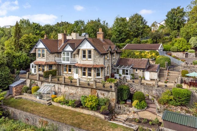4 bed property, in Homefield Road, £795,000