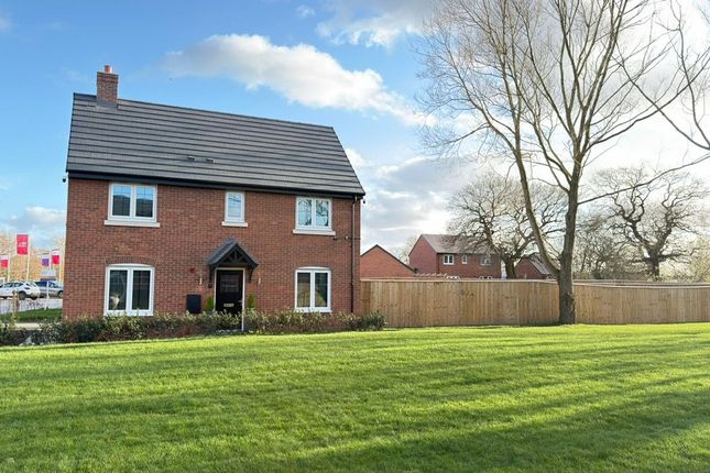 3 bed property, in Starling Way, £290,000