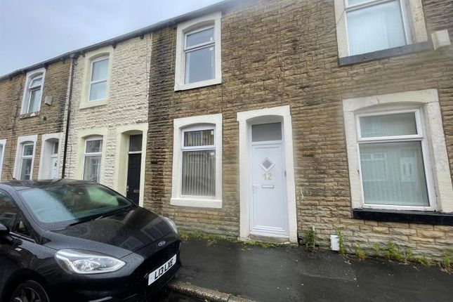 2 bed property, in Fir Street, £90,000