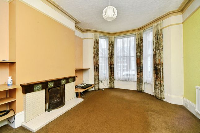 4 bed property, in Grantham Road, £650,000