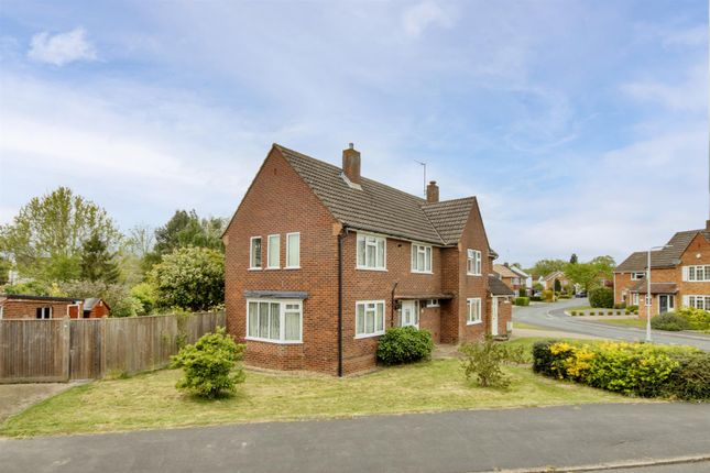 3 bed property, in Brookmead, £495,000