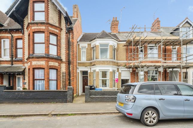 3 bed property, in Green Lane, £220,000