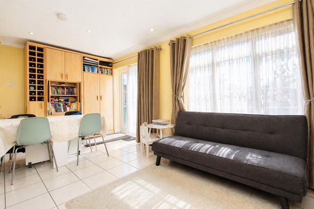 3 bed property, in Whitehouse Avenue, £510,000
