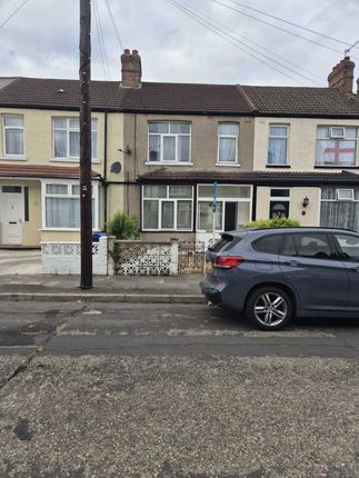 3 bed property, in Rodney Road, £475,000
