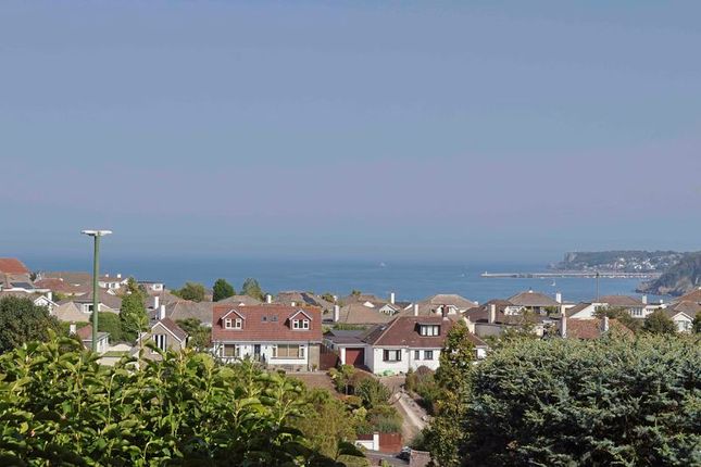 2 bed property, in Silver Bridge Close, £179,950