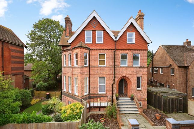 1 bed property, in St. Annes Road, £170,000