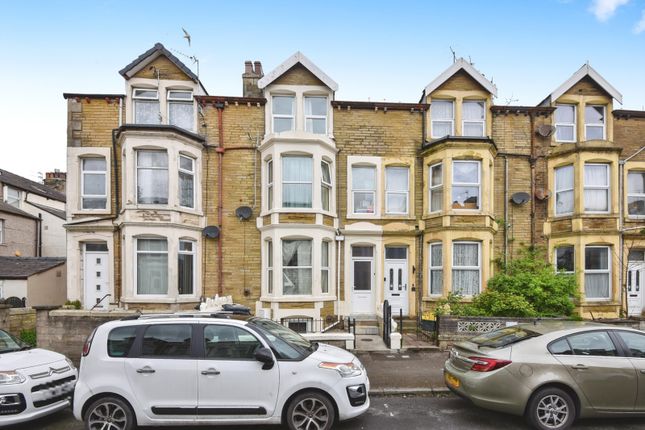 6 bed property, in Clarendon Road, £185,000