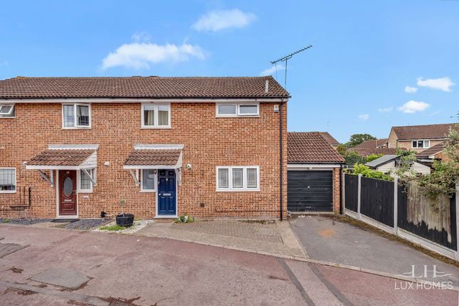 3 bed property, in Bonningtons, £475,000