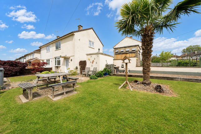 2 bed property, in New Romney Crescent, £230,000