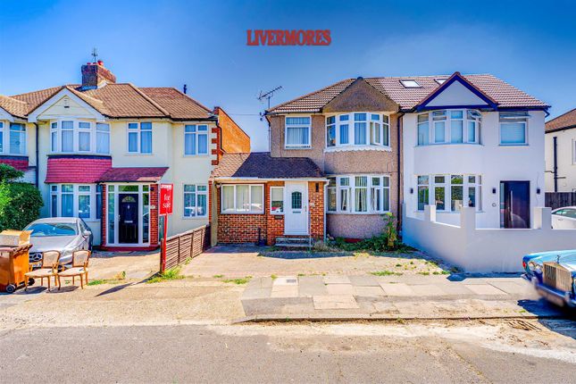 3 bed property, in Wentworth Drive, £475,000