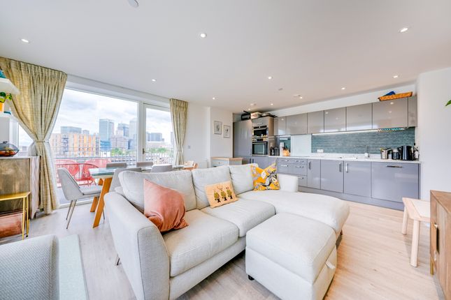 3 bed property, in Thomas Road, £625,000