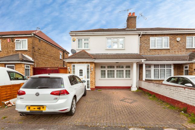 3 bed property, in St Pauls Avenue, £560,000