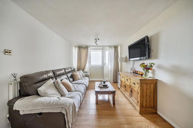 1 bed property, in Hounslow, £200,000