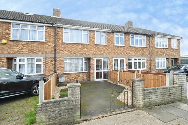 3 bed property, in Abbotts Close, £350,000