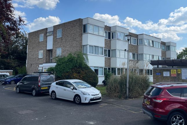 2 bed property, in Winston Close, £110,000