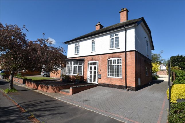 4 bed property, in Victoria Avenue, £780,000