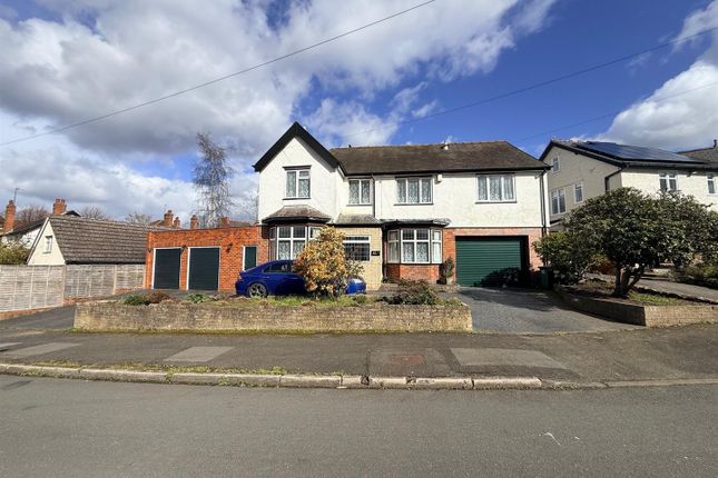 4 bed property, in Unwin Crescent, £529,995