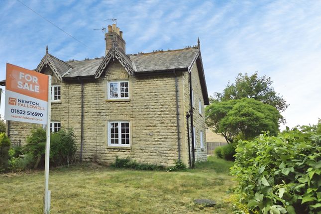 2 bed property, in Cliff Road, £174,950