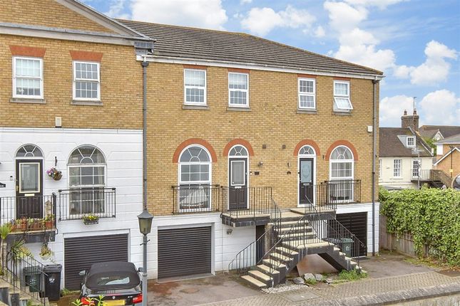 3 bed property, in Frobisher Way, £475,000