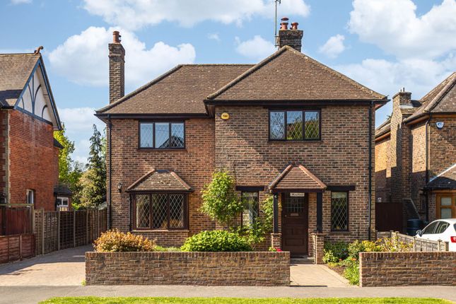 4 bed property, in Ringley Avenue, £875,000