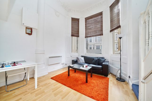 1 bed property, in Penywern Road, £375,000