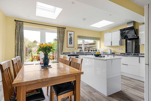 3 bed property, in Park Road, £435,000