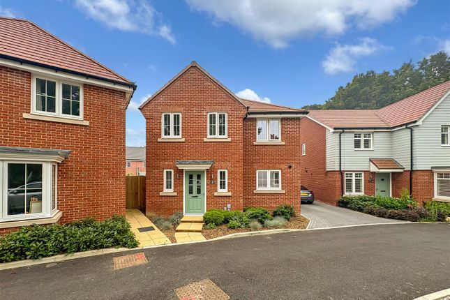 3 bed property, in Farrenden Way, £425,000