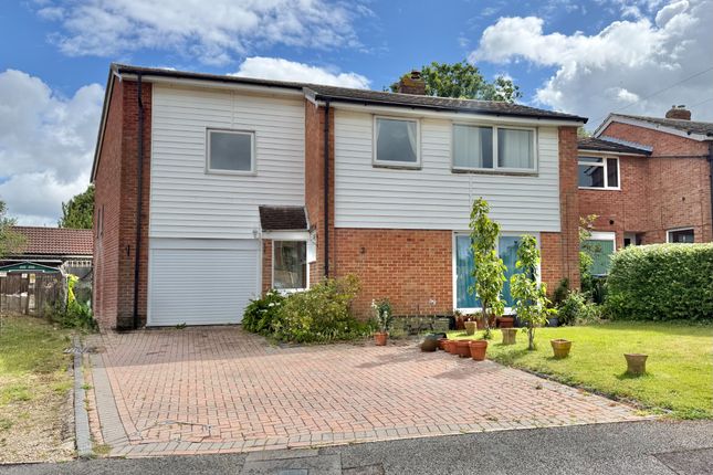 6 bed property, in Abshot Close, £450,000
