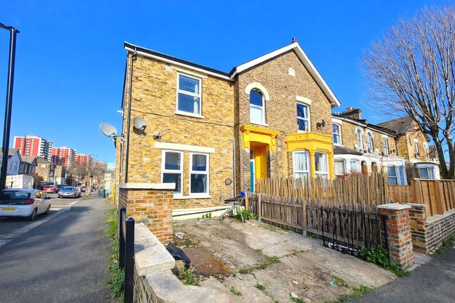 2 bed property, in George Lane, £325,000