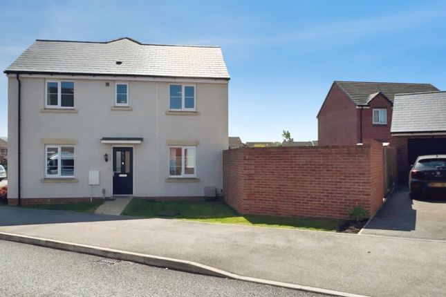 3 bed property, in Amazon Way, £300,000
