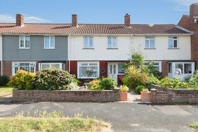2 bed property, in Beauchamp Avenue, £240,000