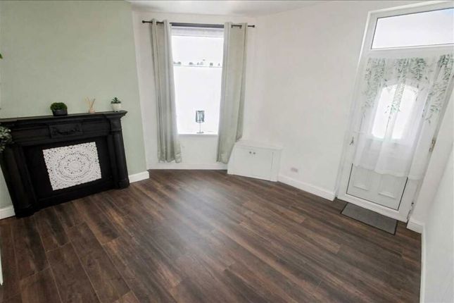 2 bed property, in Chewton Street, £105,000