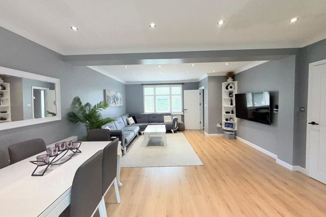 3 bed property, in Willingale Road, £570,000