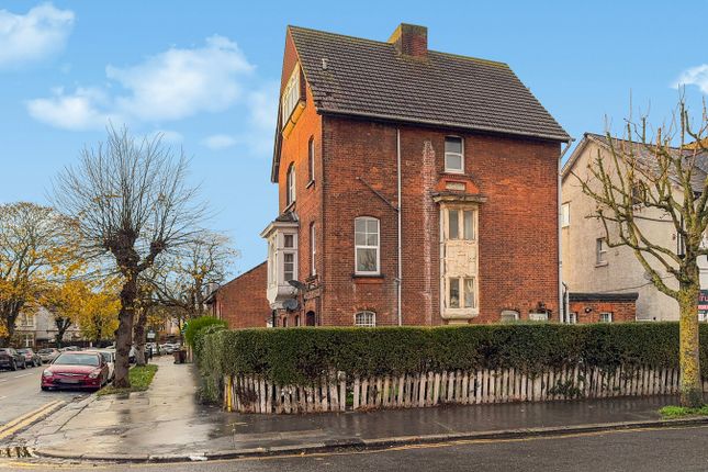 1 bed property, in 2 Norbury Avenue, £210,000