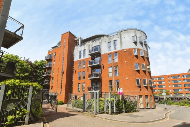 2 bed property, in Millwright Street, £105,000