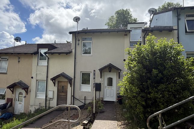 2 bed property, in Chelmsford Road, £180,000