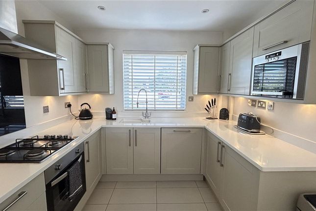 3 bed property, in High Street, £260,000