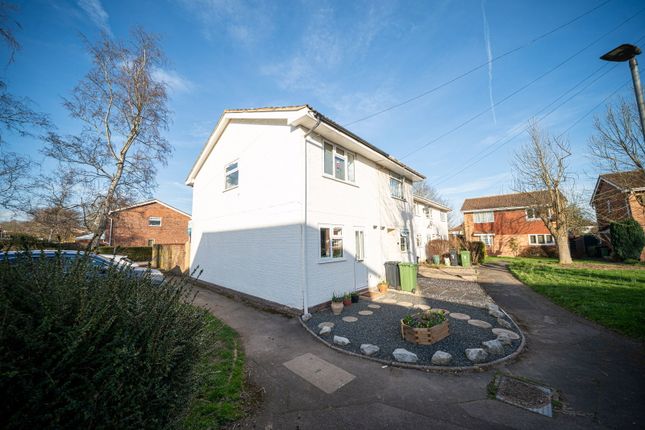 2 bed property, in Goodwood Walk, £200,000