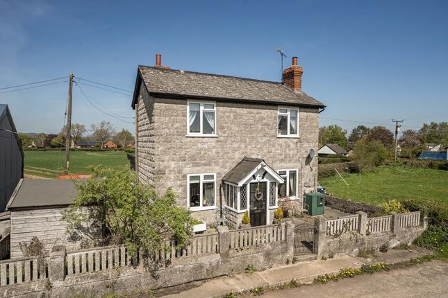 3 bed property, in Holme Marsh, £425,000