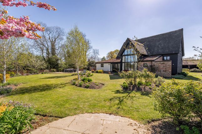 4 bed property, in Low Road, £775,000