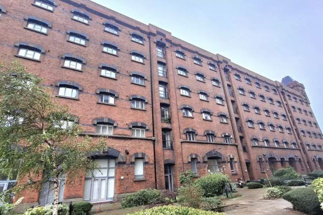 3 bed property, in Dock Road, £130,000