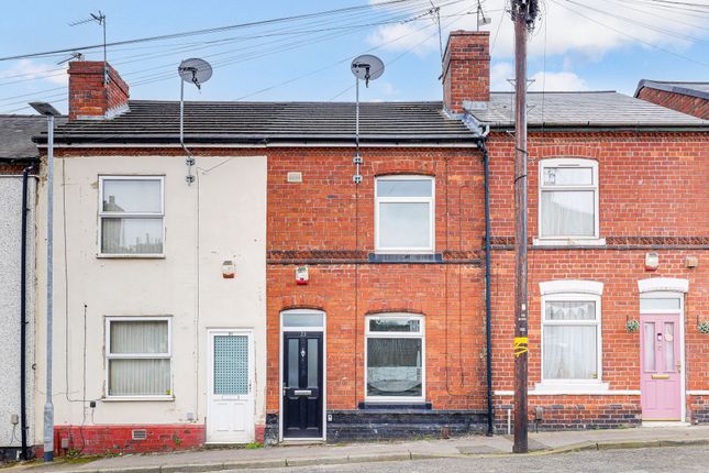 2 bed property, in Moor Street, £90,000