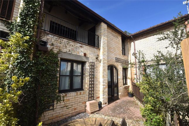 2 bed property, in Whidborne Mews, £275,000
