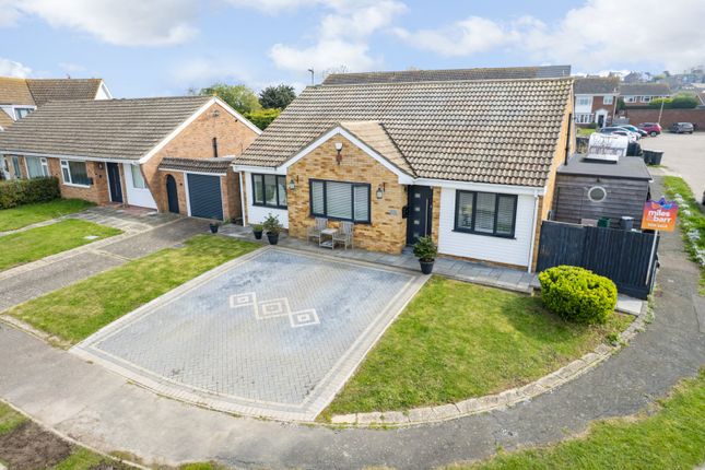 3 bed property, in Shamrock Avenue, £525,000