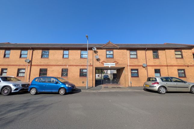 1 bed property, in Flat 6 Clifton Court, £69,000