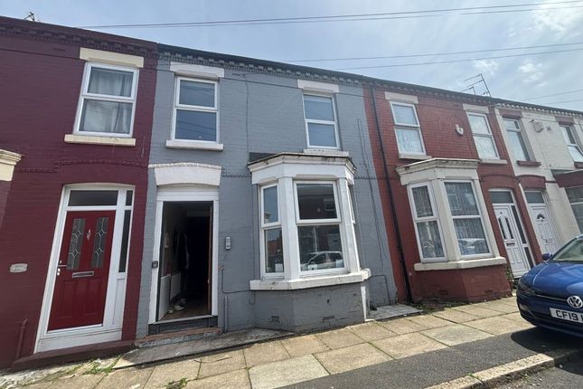6 bed property, in 32 Cretan Road, £325,000
