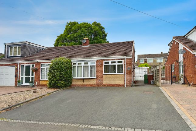 2 bed property, in The Glade, £275,000