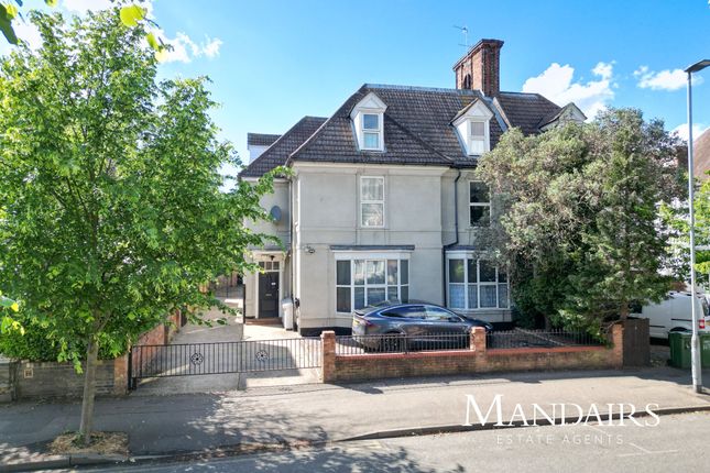 1 bed property, in 105 Park Road, £50,000