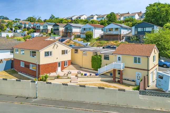 5 bed property, in Higher Coombe Drive, £525,000